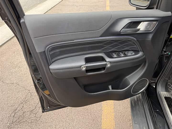 Tank 300 2024 2024款 2.0T 征服者