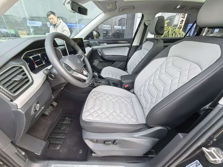 Volkswagen Tayron 2024 2024款 300TSI 两驱豪华Plus进阶版