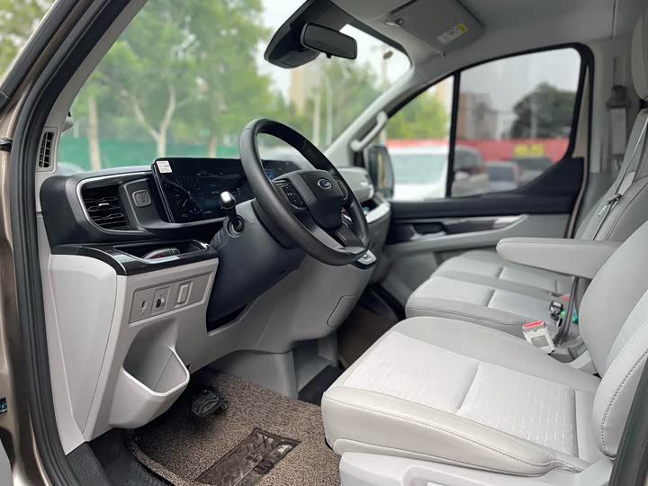 Ford Transit 2023 2023款 2.0T柴油自动商旅型中轴低顶7/8/9座