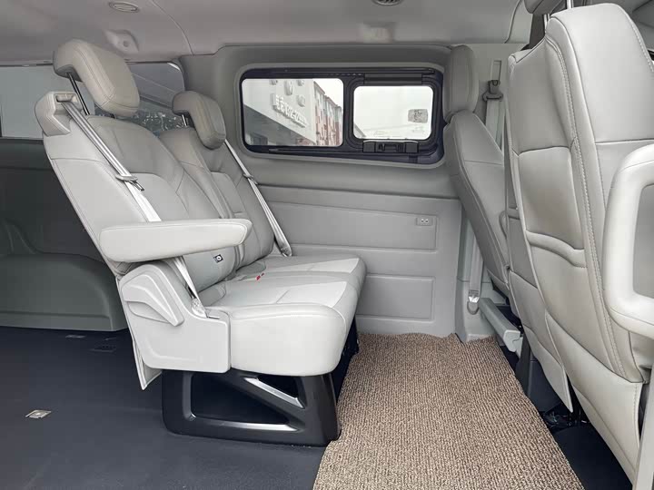 Ford Transit 2023 2023款 2.0T柴油自动商旅型中轴低顶7/8/9座