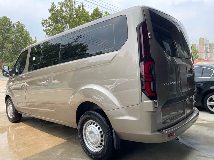 Ford Transit 2023 2023款 2.0T柴油自动商旅型中轴低顶7/8/9座