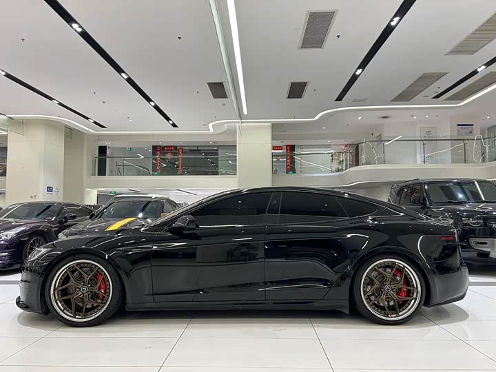 Tesla Model S 2023 2023款 三电机全轮驱动 Plaid版