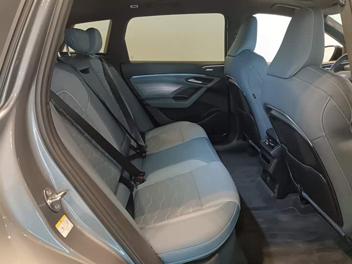 Audi Q6L e-tron 2026 2026款 首发领航版