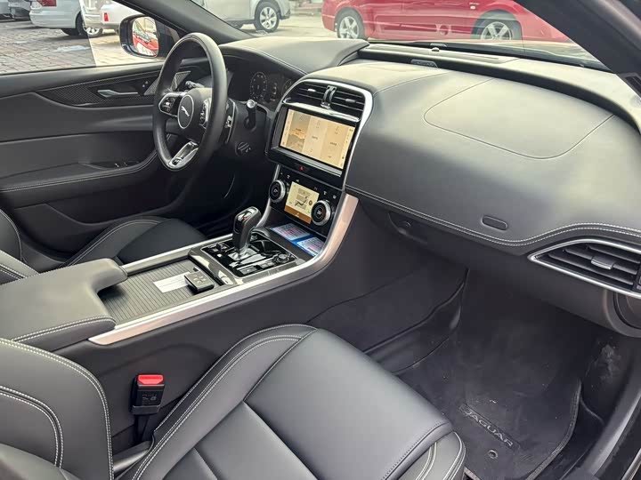 Jaguar XE L 2024 2024款 2.0T 250PS R-DYNAMIC S耀黑运动版