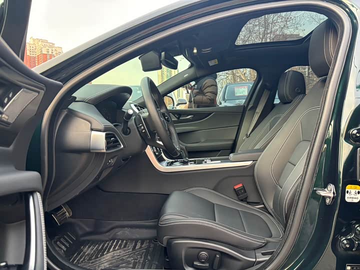Jaguar XE L 2024 2024款 2.0T 250PS R-DYNAMIC S耀黑运动版