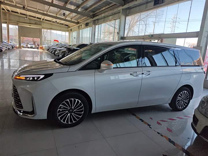 Buick GL8 Hybrid 2025 2025款 陆尚 先享版 7座