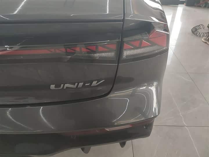 Changan UNI-V Hybrid 2024 2024款 蓝鲸智电iDD 136km 智酷型