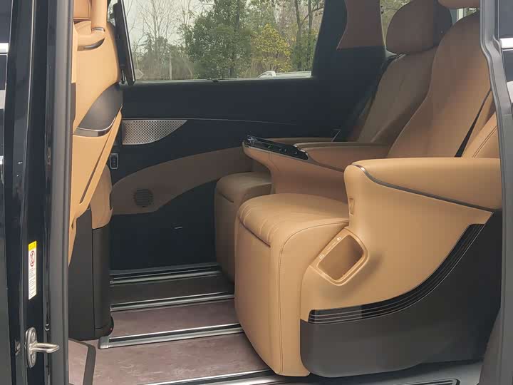 Denza D9 2025 2025款 DM-i 智驾版 1020 四驱旗舰型