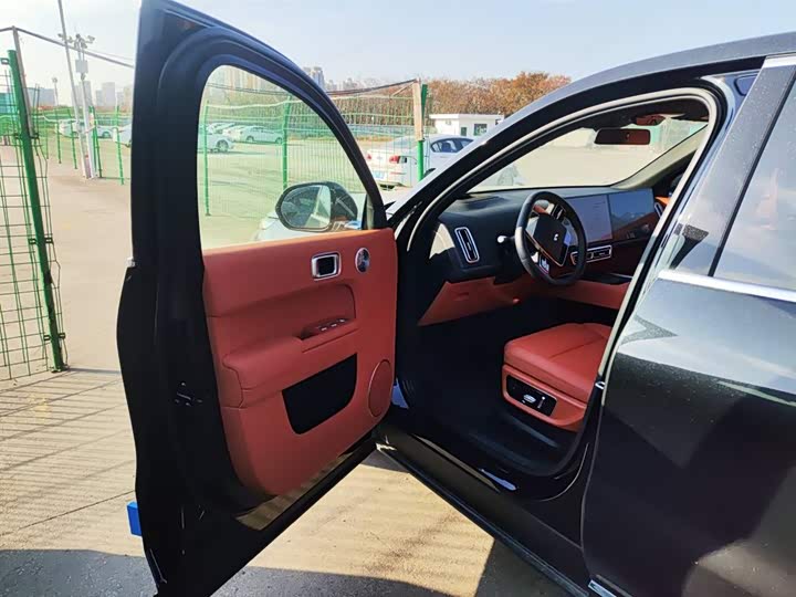 LiXiang L8 2025 2025款 Ultra 智能焕新版