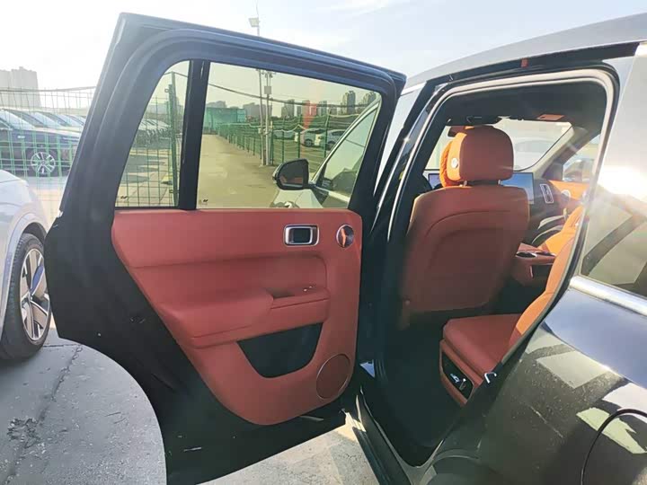 LiXiang L8 2025 2025款 Ultra 智能焕新版