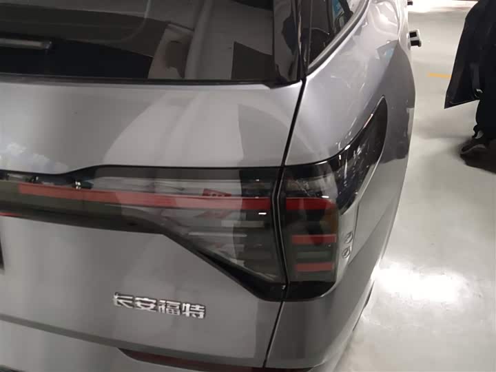 Ford Edge 2025 2025款 锐界L 2.0T EcoBoost E混动四驱七座至尊型