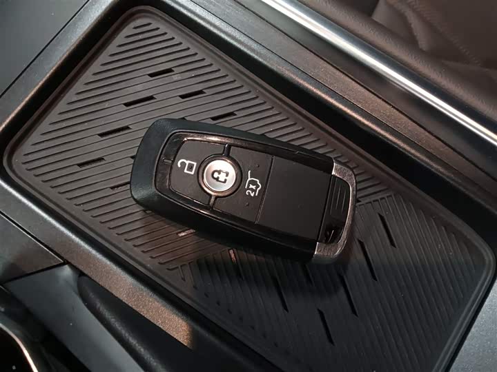 Ford Edge 2025 2025款 锐界L 2.0T EcoBoost E混动四驱七座至尊型