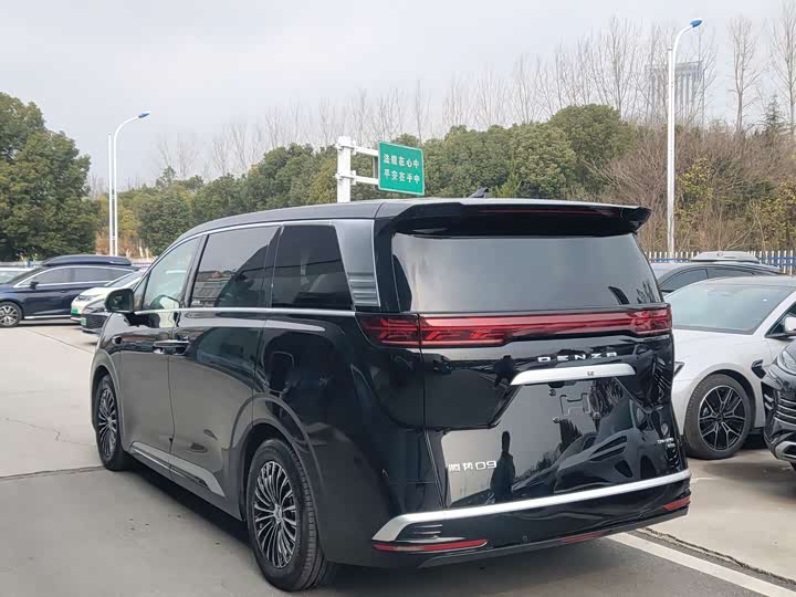 Denza D9 2025 2025款 DM-i 智驾版 1020 四驱旗舰型