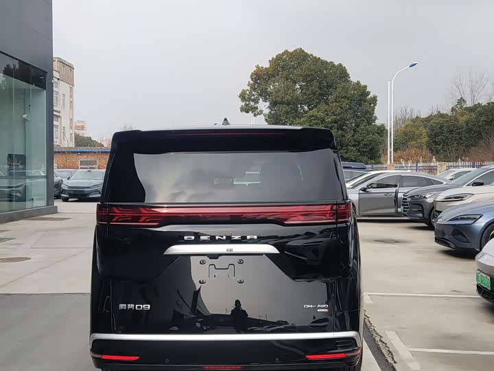 Denza D9 2025 2025款 DM-i 智驾版 1020 四驱旗舰型