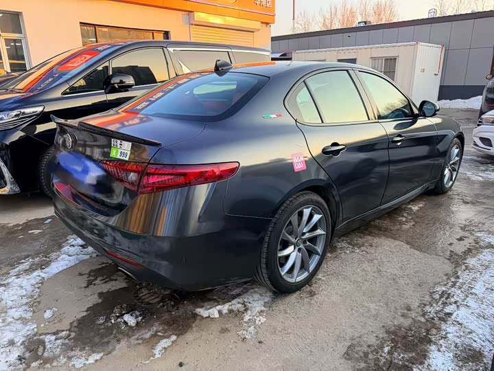 Alfa Romeo Giulia 2021 2021款 2.0T 280HP 豪华版