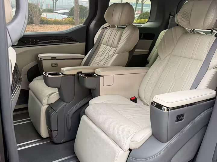 Zeekr 009 2024 2024款 六座行政版四驱 108kWh