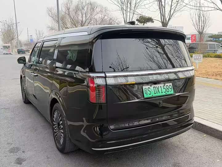 Zeekr 009 2024 2024款 六座行政版四驱 108kWh