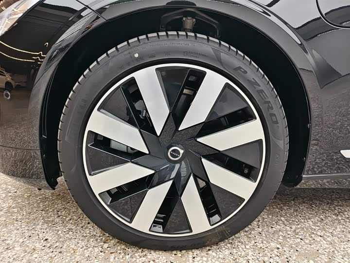 Volvo S90 Hybrid 2025 2025款 插电式混动 四驱长续航智雅豪华版