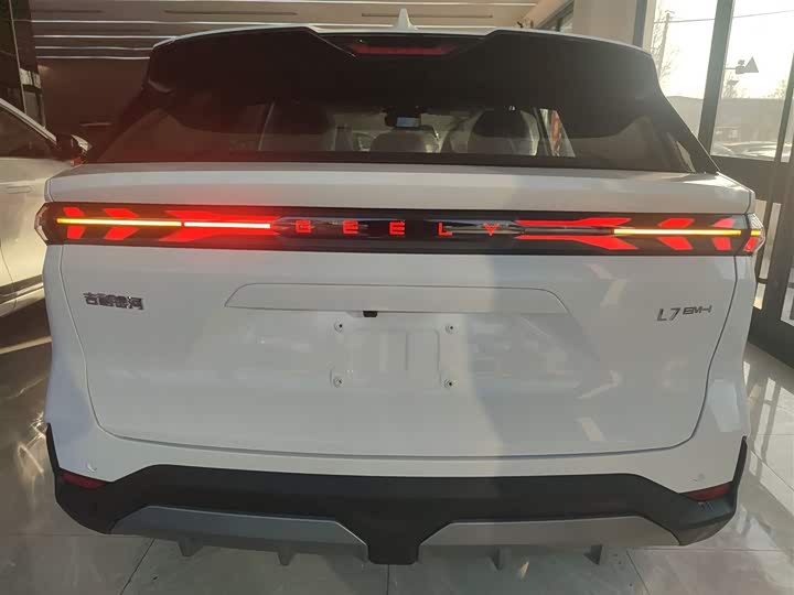 Geely Galaxy L7 2025 2025款 EM-i 115km 探索+版