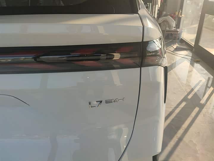 Geely Galaxy L7 2025 2025款 EM-i 115km 探索+版