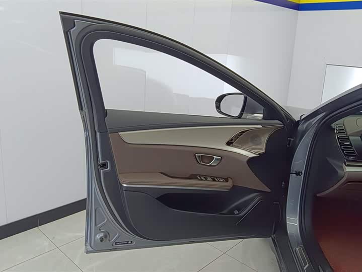 BYD Han 2025 2025款 DM-i 125KM尊贵型