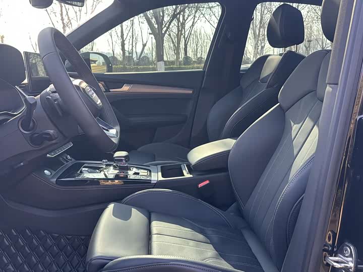 Audi Q5L Sportback 2025 2025款 quattro 45周年典藏版 40 TFSI 时尚型