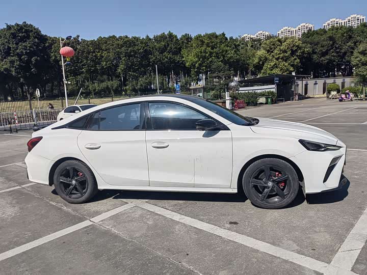 MG Motor 5 Scorpio 2022 2022款 1.5T Trophy运动旗舰版