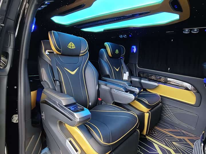 Mercedes-Benz Vito 2024 2024款 2.0T 精英版 7座