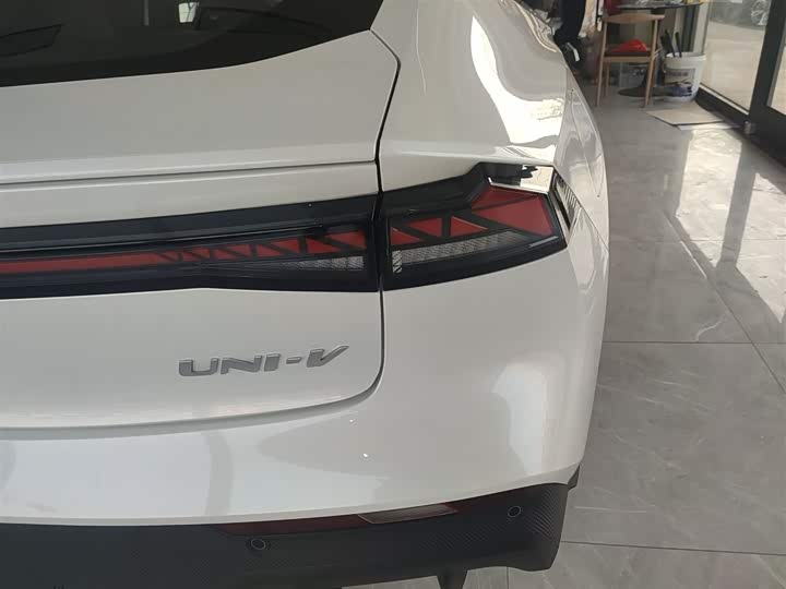 Changan UNI-V Hybrid 2024 2024款 蓝鲸智电iDD 136km 智酷型
