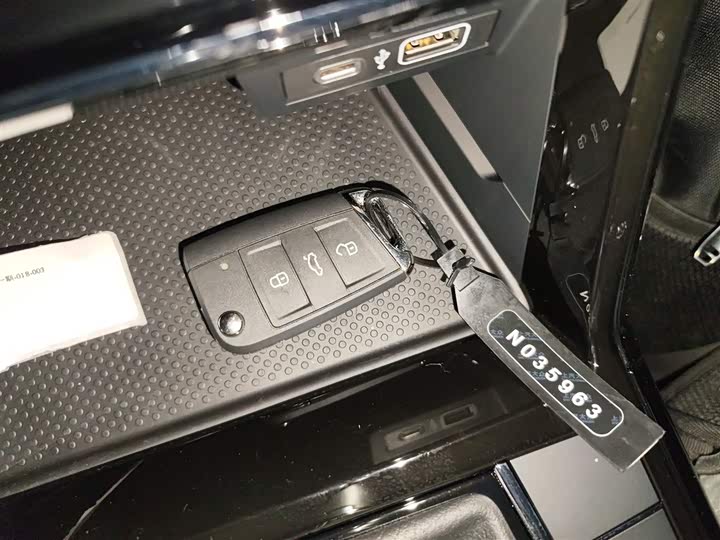 Volkswagen Passat Hybrid 2025 2025款 430PHEV 混动商务版