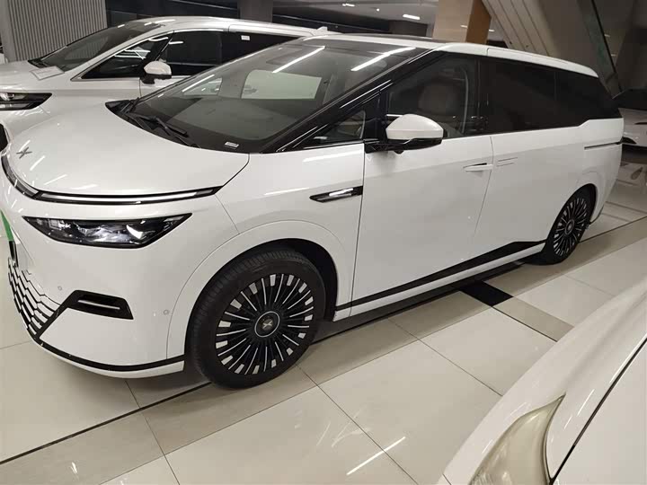 XPeng X9 2025 2025款 纯电 740超长续航 Max