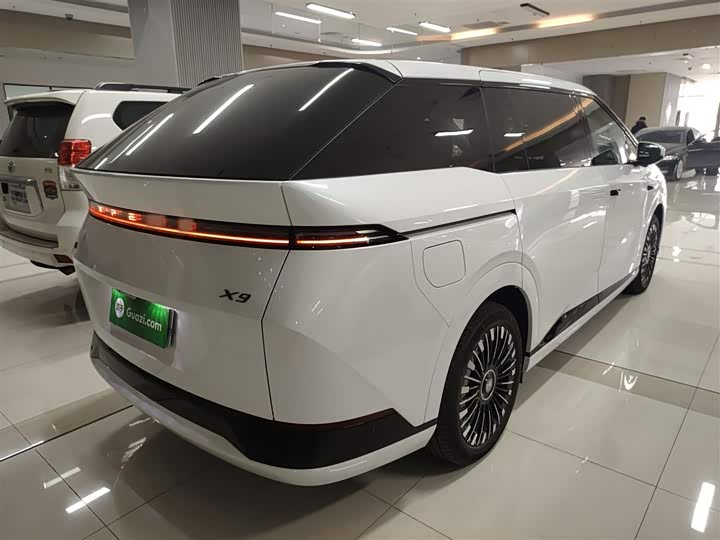 XPeng X9 2025 2025款 纯电 740超长续航 Max