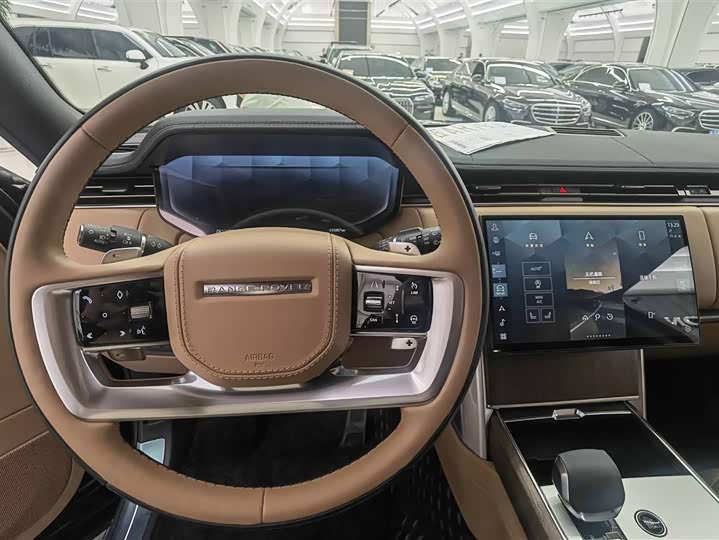Land Rover Range Rover 2025 2025款 3.0 L6 400PS 盛世加长版