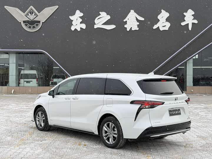 Toyota Sienna 2024 2024款 2.5L混动 四驱尊贵版