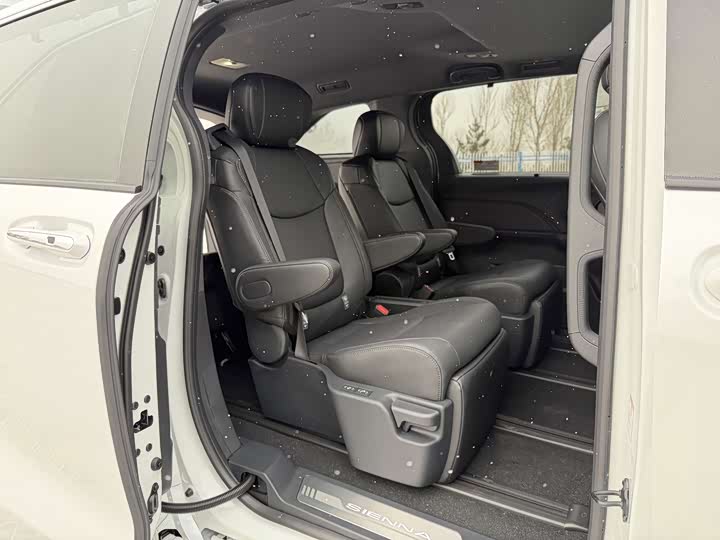 Toyota Sienna 2024 2024款 2.5L混动 四驱尊贵版