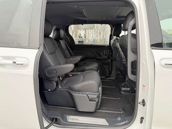 Toyota Sienna 2024 2024款 2.5L混动 四驱尊贵版