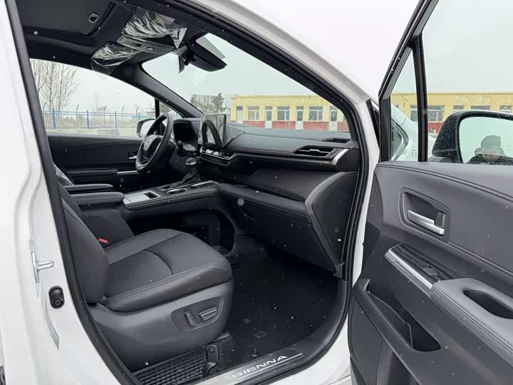 Toyota Sienna 2024 2024款 2.5L混动 四驱尊贵版