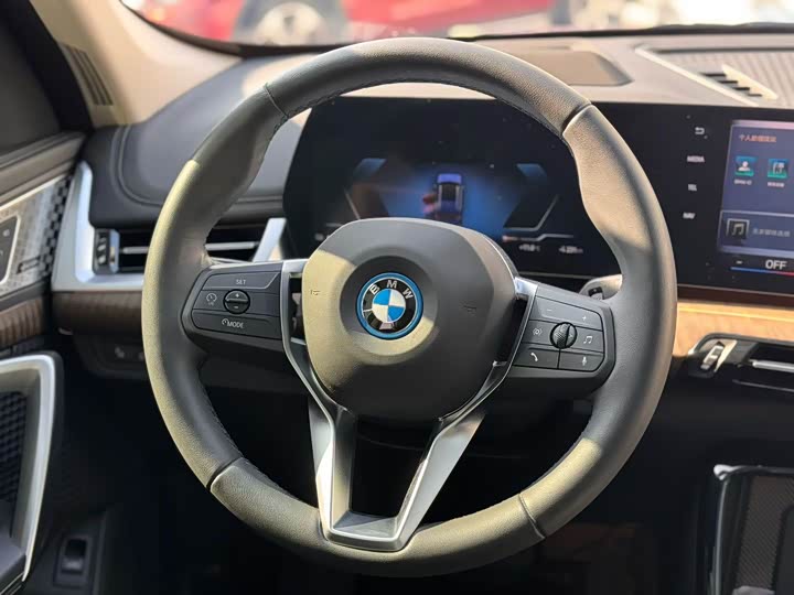 2025 BMW iX1