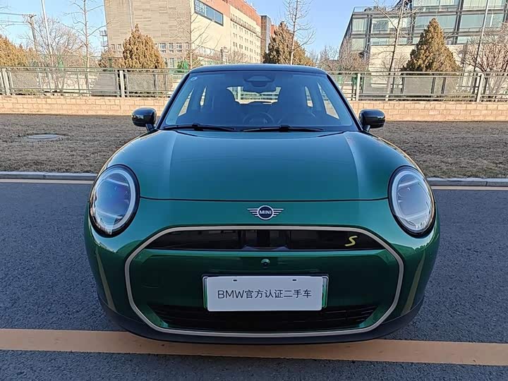 Mini Cooper 2025 2025款 463km COOPER SE 艺术家