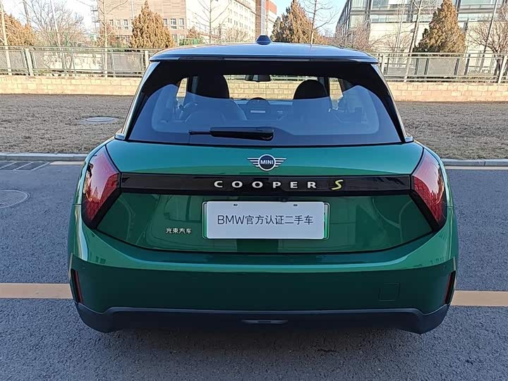 Mini Cooper 2025 2025款 463km COOPER SE 艺术家