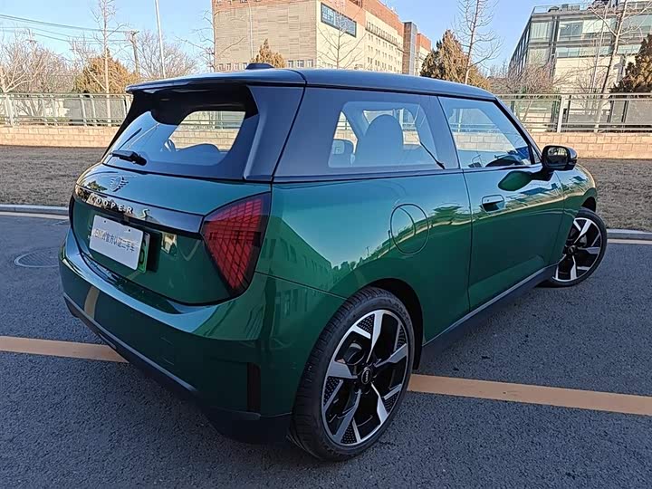 Mini Cooper 2025 2025款 463km COOPER SE 艺术家
