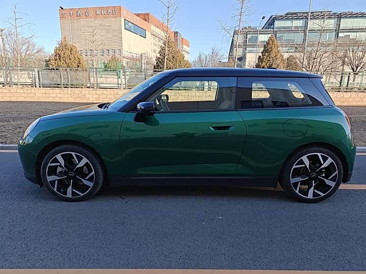 Mini Cooper 2025 2025款 463km COOPER SE 艺术家