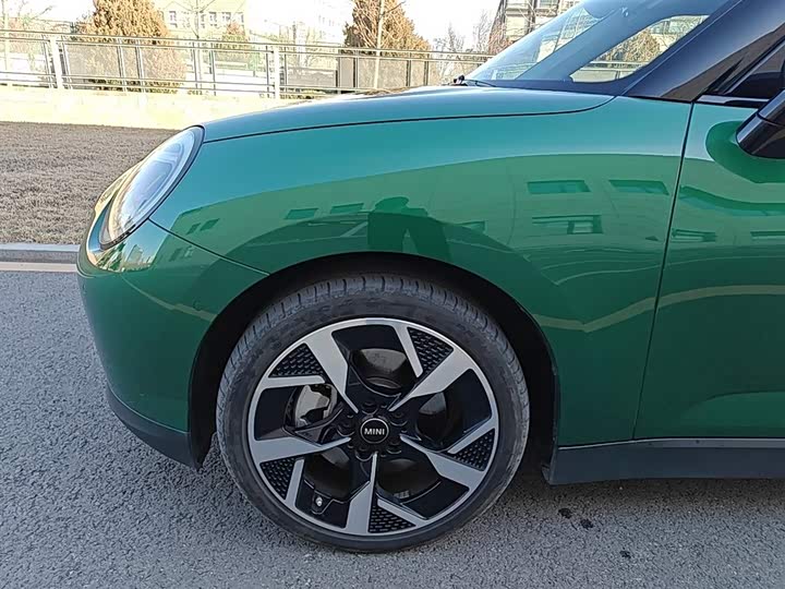 Mini Cooper 2025 2025款 463km COOPER SE 艺术家