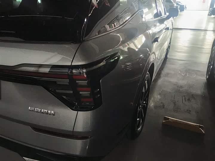 Ford Edge 2025 2025款 锐界L 2.0T EcoBoost E混动四驱七座至尊型