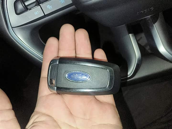 Ford Edge 2025 2025款 锐界L 2.0T EcoBoost E混动四驱七座至尊型