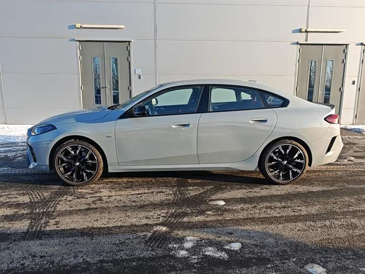 BMW 2 Series 2025 2025款 225L M运动曜夜套装