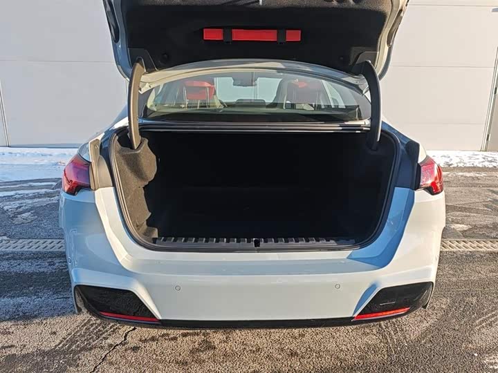 BMW 2 Series 2025 2025款 225L M运动曜夜套装