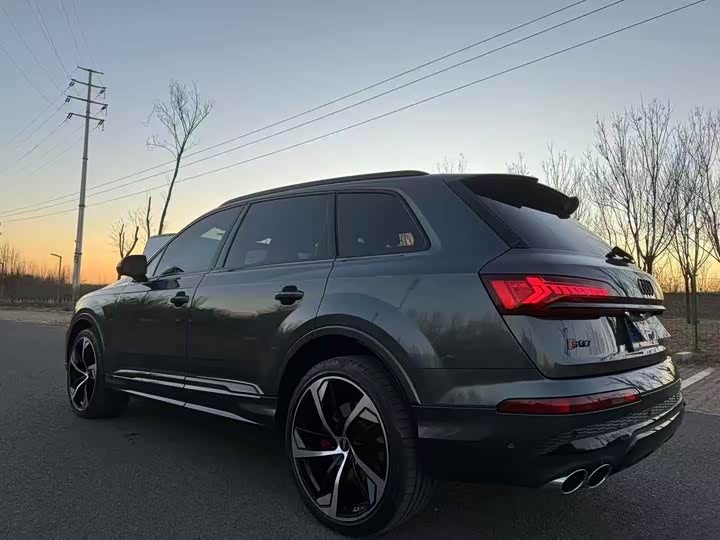 Audi SQ7 2024 2024款 4.0 TFSI 暗夜骑士版