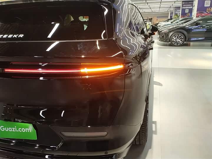 Zeekr 7X 2025 2025款 100kWh 长续航后驱智驾版