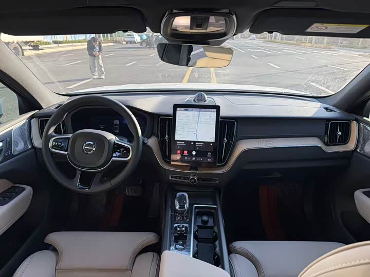 Volvo XC60 2026 2026款 B5 四驱智雅豪华版
